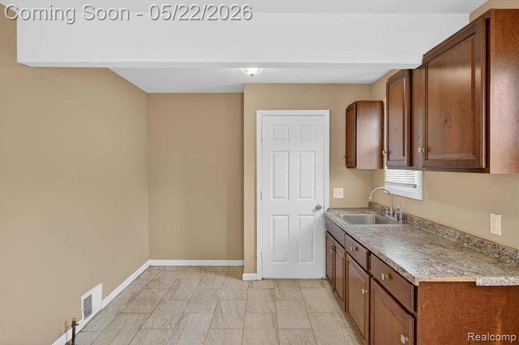 9160 Winthrop Street, Detroit, MI 48228 — Photo 14