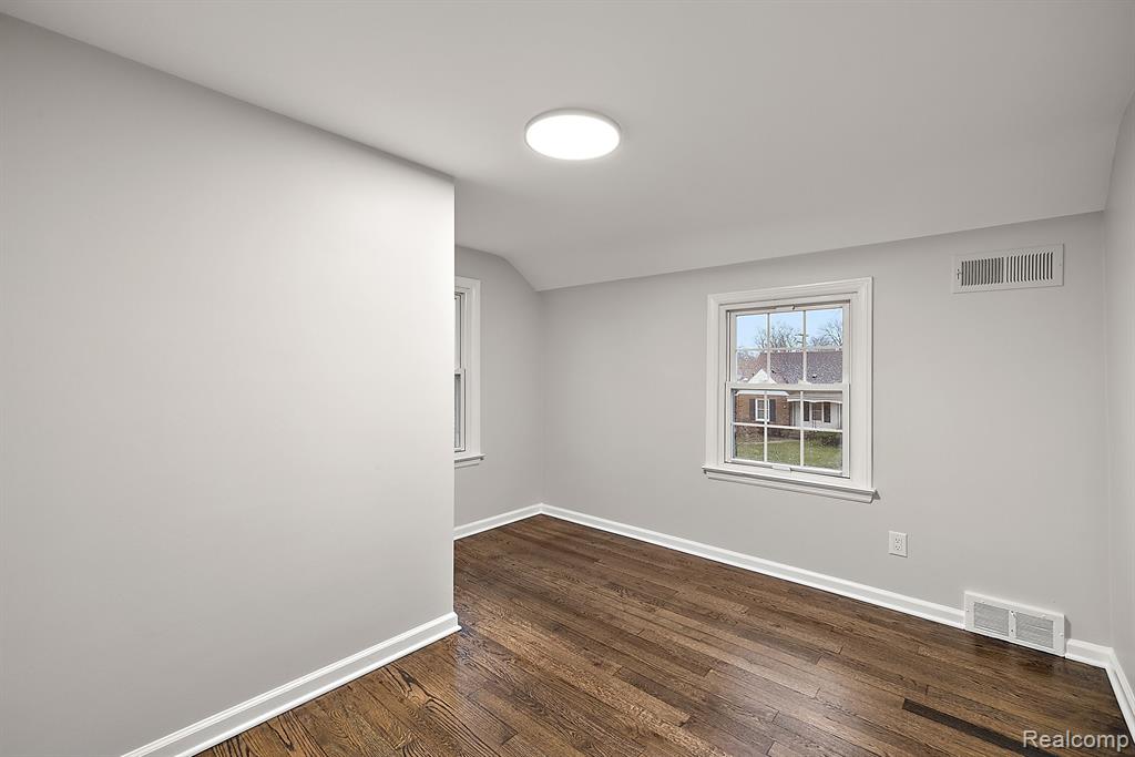 925 N MELBORN Street, Dearborn, MI 48128 — Photo 16