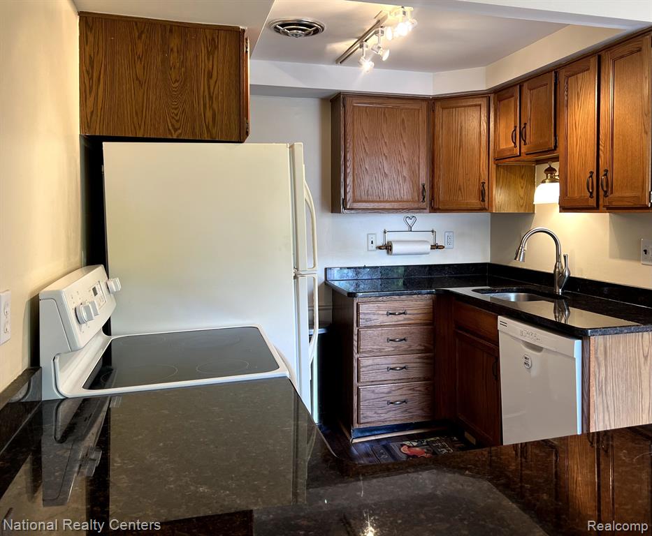 24584 BASHIAN Drive, Novi, MI — Photo 9