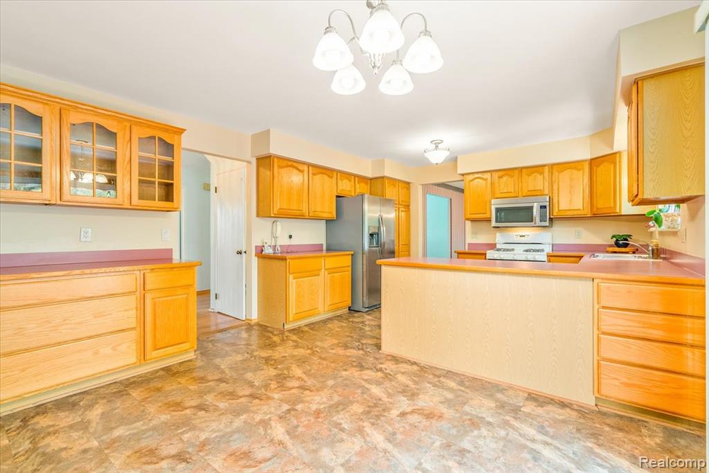 6877 Pittsford Street, Canton, MI 48187 — Photo 41