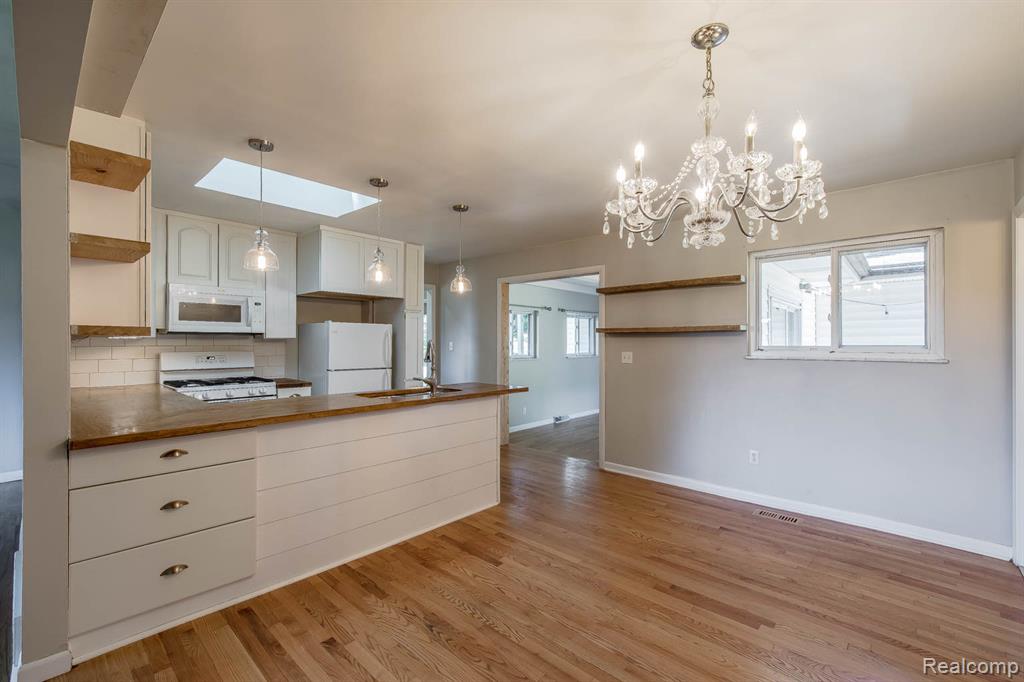7709 Shelley Drive, Clarkston, MI 48348 — Photo 16