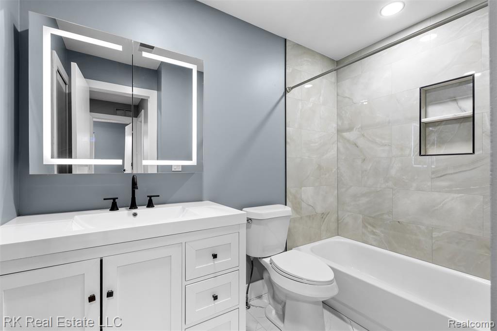 44900 Bayview Drive Unit #20, Novi, MI 48377 — Photo 15