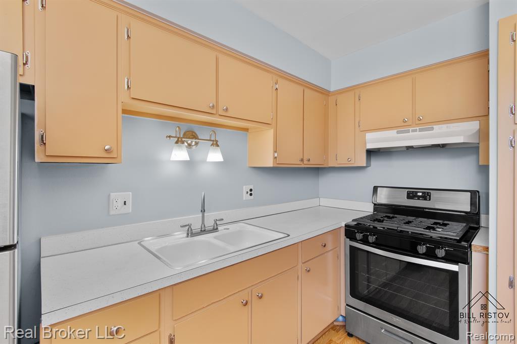 8140 CRESTVIEW Drive, Sterling Heights, MI 48312 — Photo 13