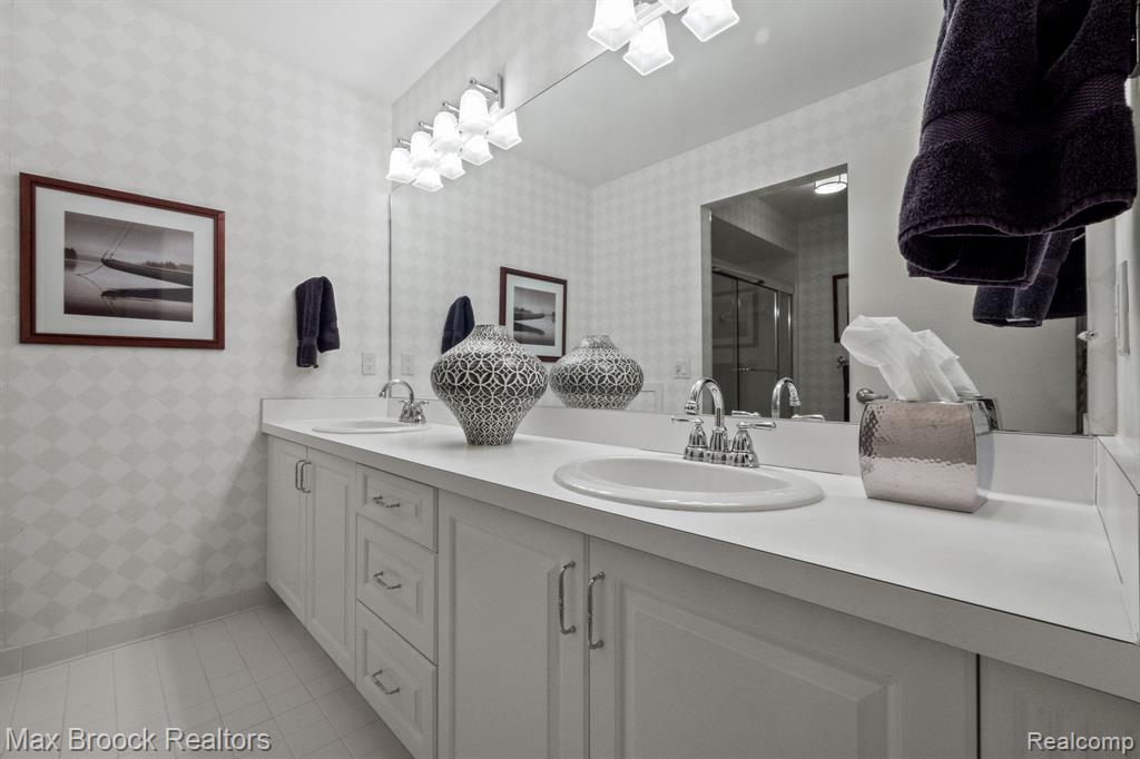 6566 Bristol Drive, West Bloomfield, MI — Photo 31