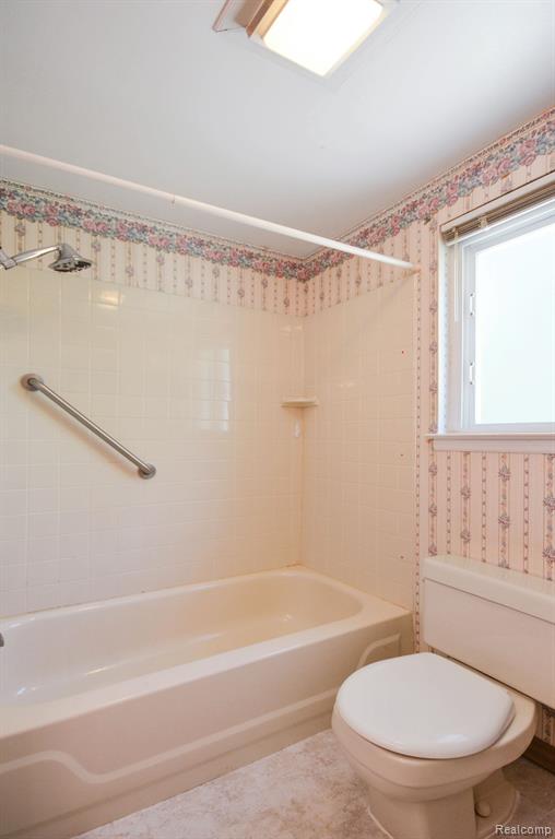 40509 Irval Drive, Sterling Heights, MI 48313 — Photo 23