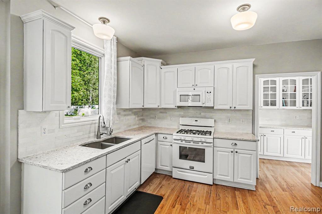 9367 Wildflower Way, Davisburg, MI 48350 — Photo 18