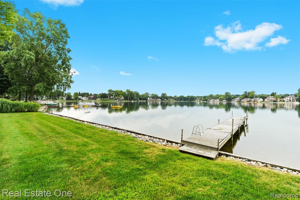 16048 Pine Bluff Court, Fenton, MI 48430 — Photo 33
