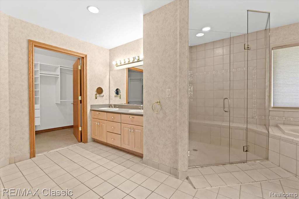 4160 Rolling Pines Court, Commerce Twp, MI 48382 — Photo 32