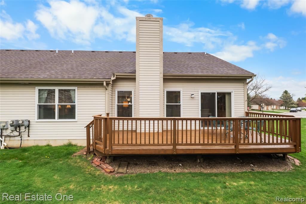 367 N Oak Drive, Commerce Twp, MI 48390 — Photo 5