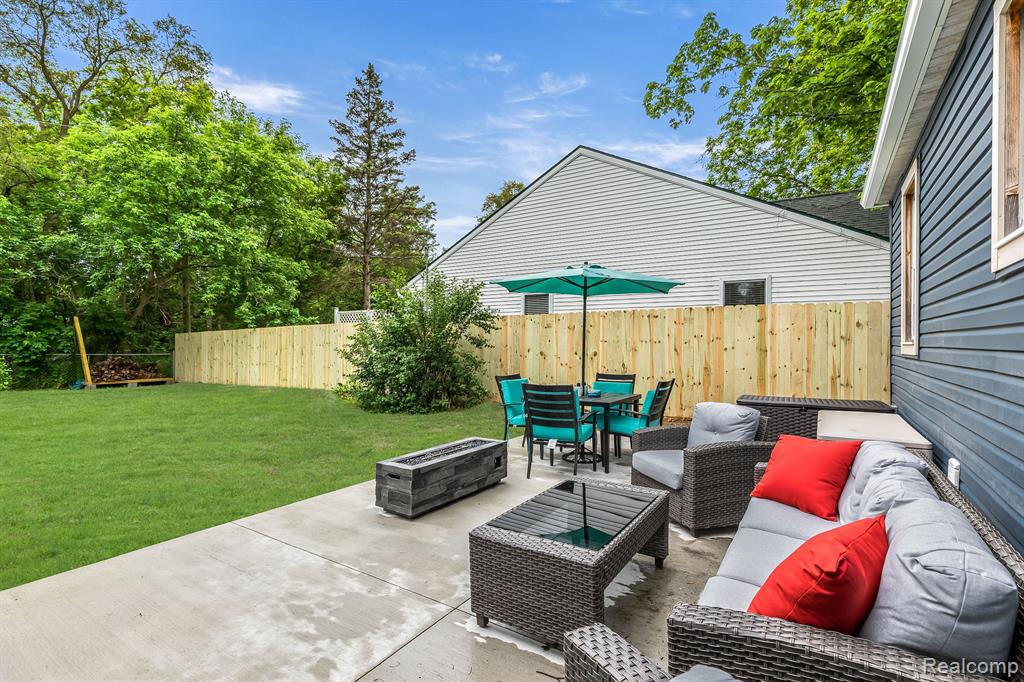 6581 WINDIATE Road, Waterford, MI 48329 — Photo 27