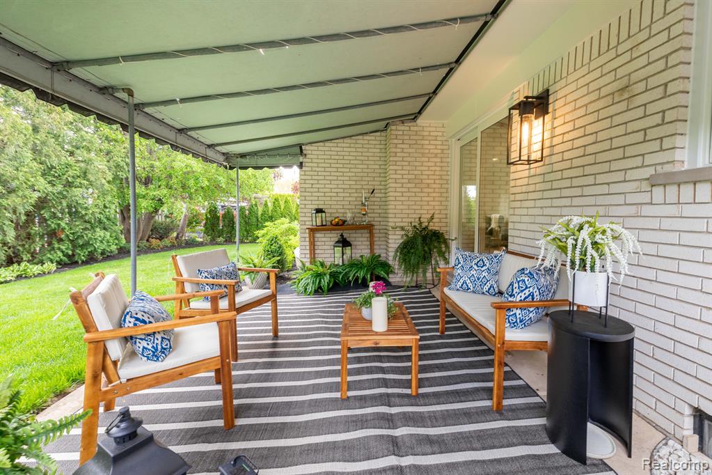 655 CANTERBURY Road, Grosse Pointe Woods, MI 48236 — Photo 45