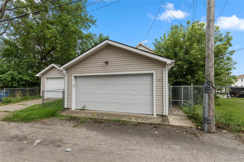 5181 Yemans Street, Hamtramck, MI 48212 — Photo 28