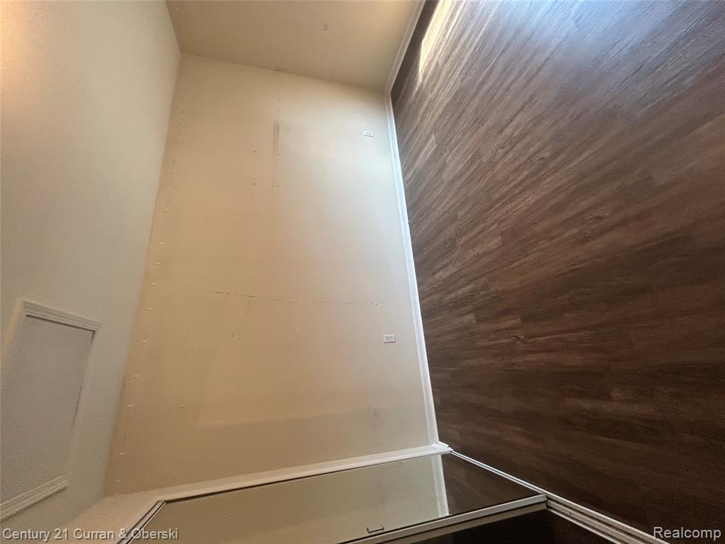 183 Legacy Park Circle, Dearborn Heights, MI 48127 — Photo 10