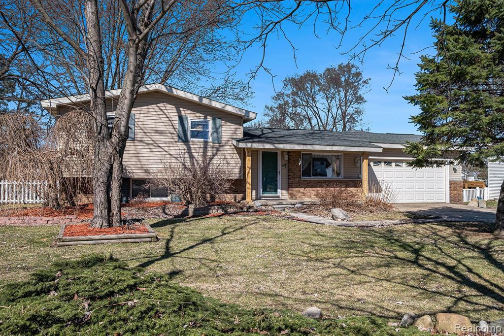 6063 E MAPLE Avenue, Grand Blanc, MI 48439 — Photo 2
