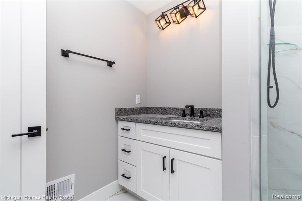 2910 LOON Drive, Wixom, MI 48393 — Photo 24