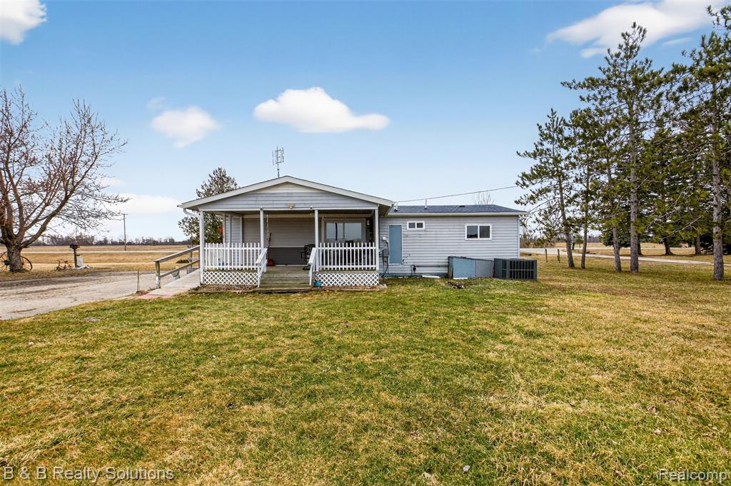 6946 Clifford Road, Marlette, MI 48453 — Photo 22