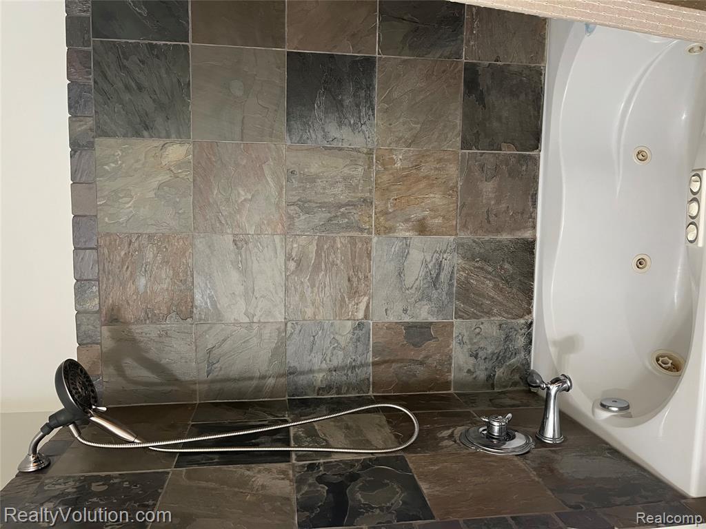 5012 Vista Bay Trail, Goodrich Vlg, MI — Photo 18