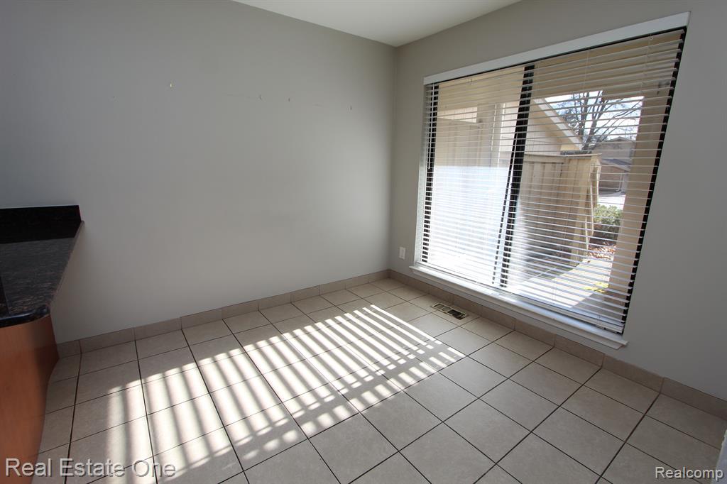 7404 PEBBLE POINT, West Bloomfield, MI — Photo 11