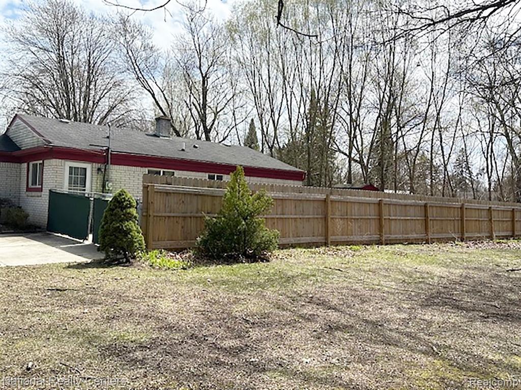 829 W PARKER Avenue, Madison Heights, MI 48071 — Photo 3