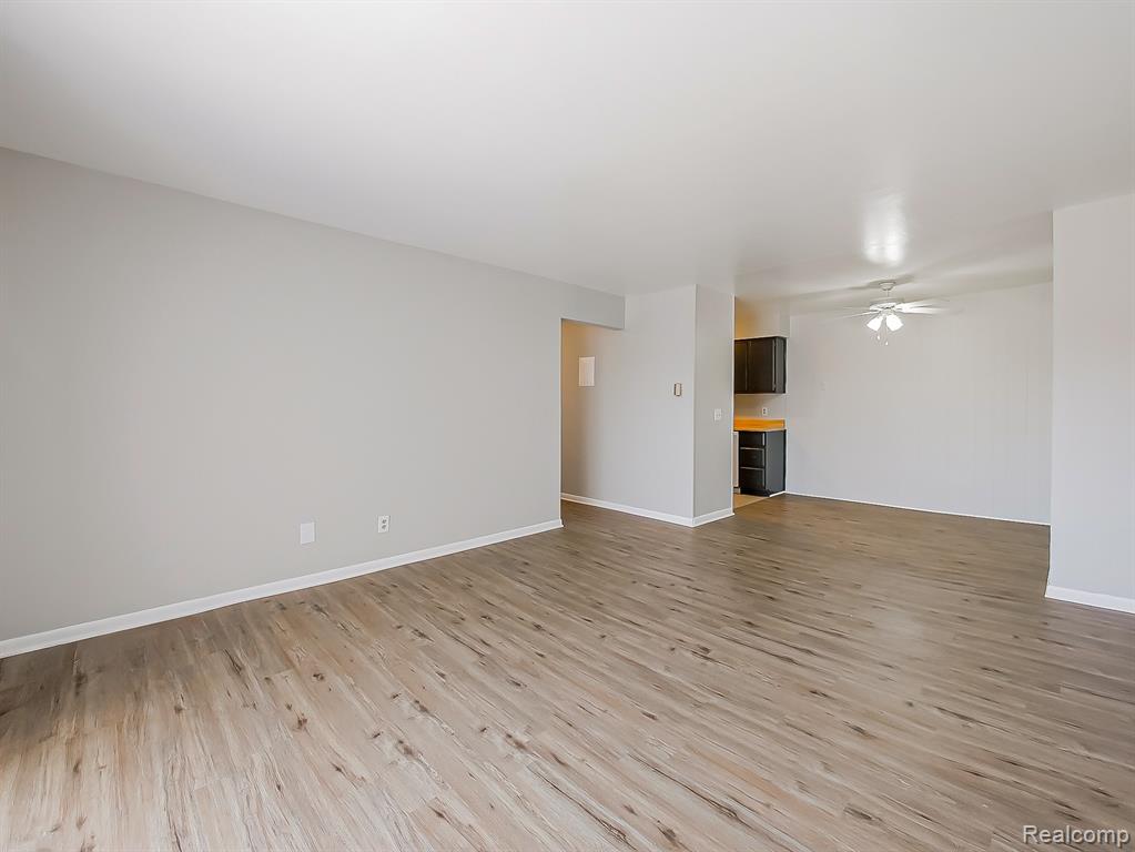 825 S Grand Avenue, Fowlerville, MI 48836 — Photo 8