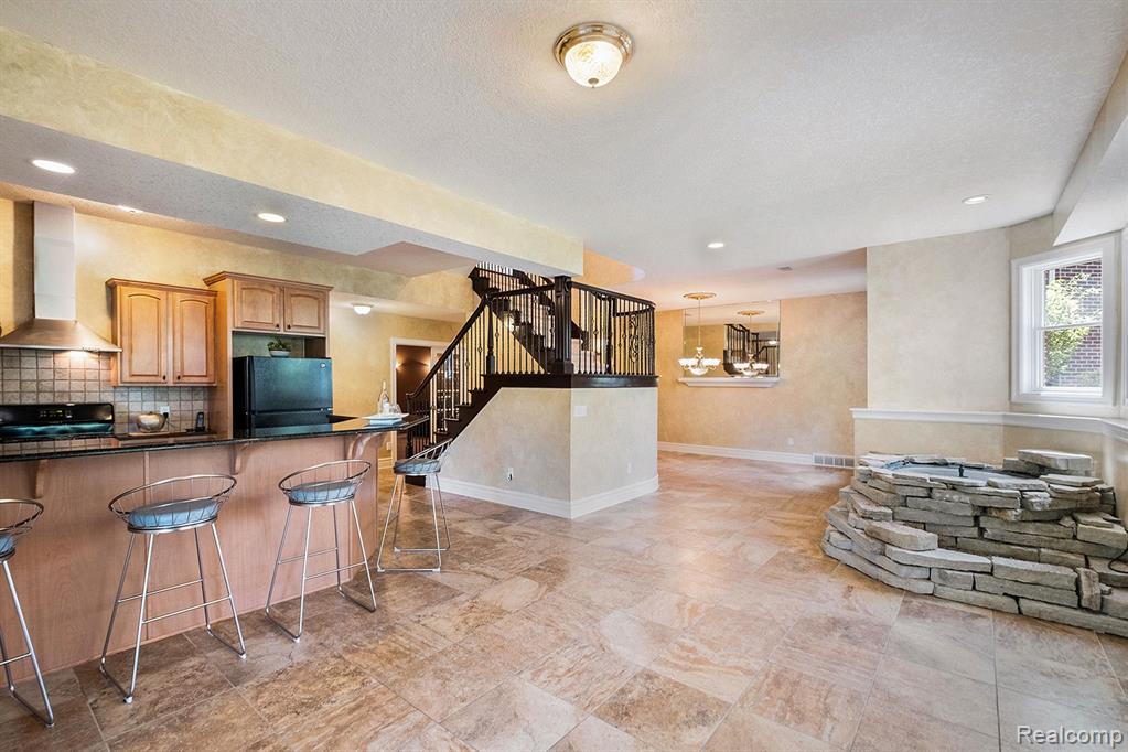 8294 WARWICK GROVES, Grand Blanc, MI 48439 — Photo 48