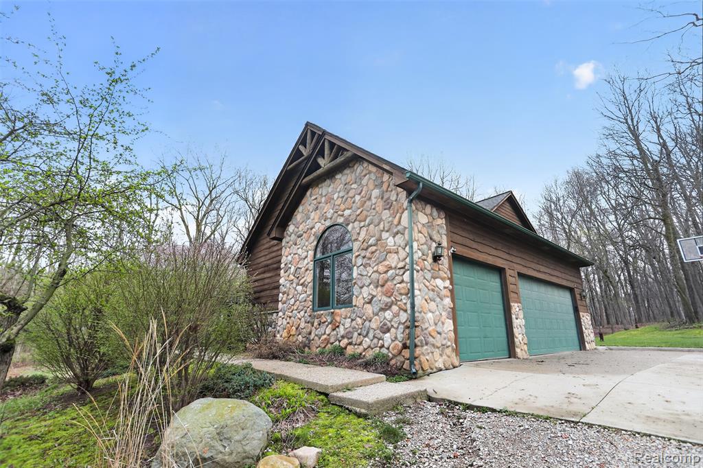 1960 Eastons Trail, Highland, MI — Photo 4