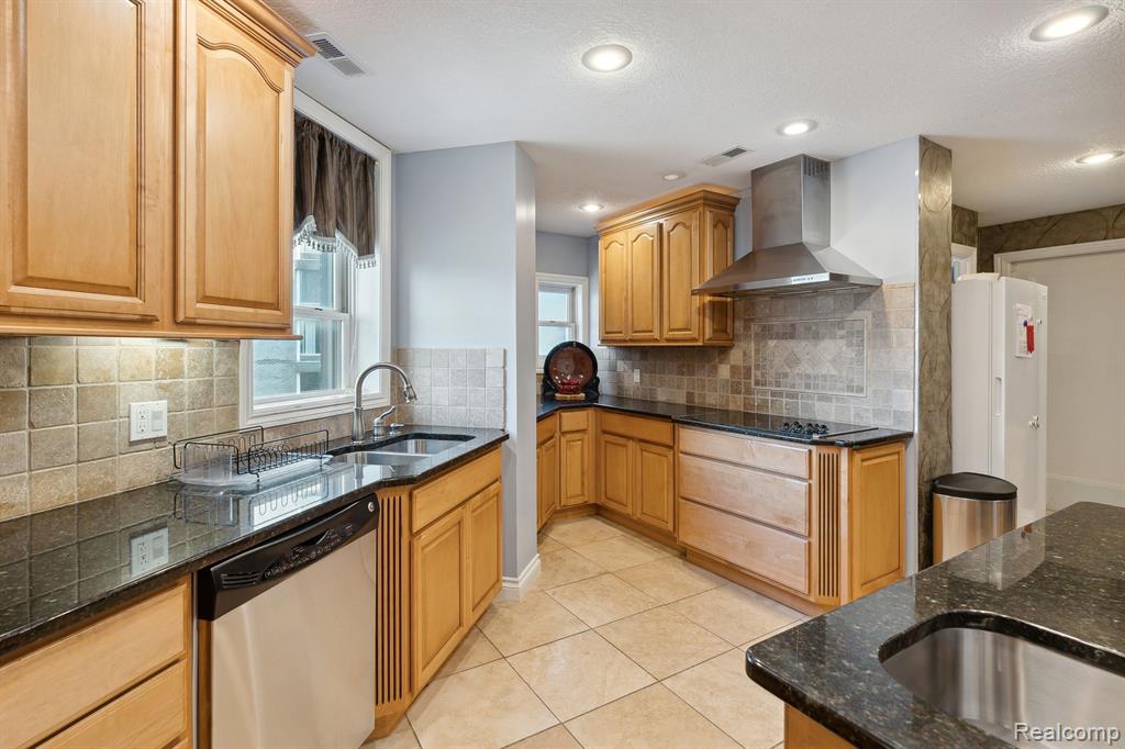 8162 E JEFFERSON Avenue, 7B, Detroit, MI 48214 — Photo 9