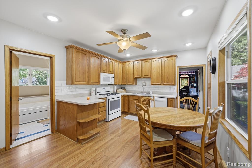 806 S 10th Street, St. Clair, MI 48079 — Photo 14