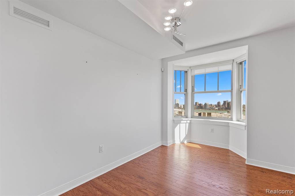 525 W Lafayette Boulevard, 14D, Detroit, MI 48226 — Photo 13
