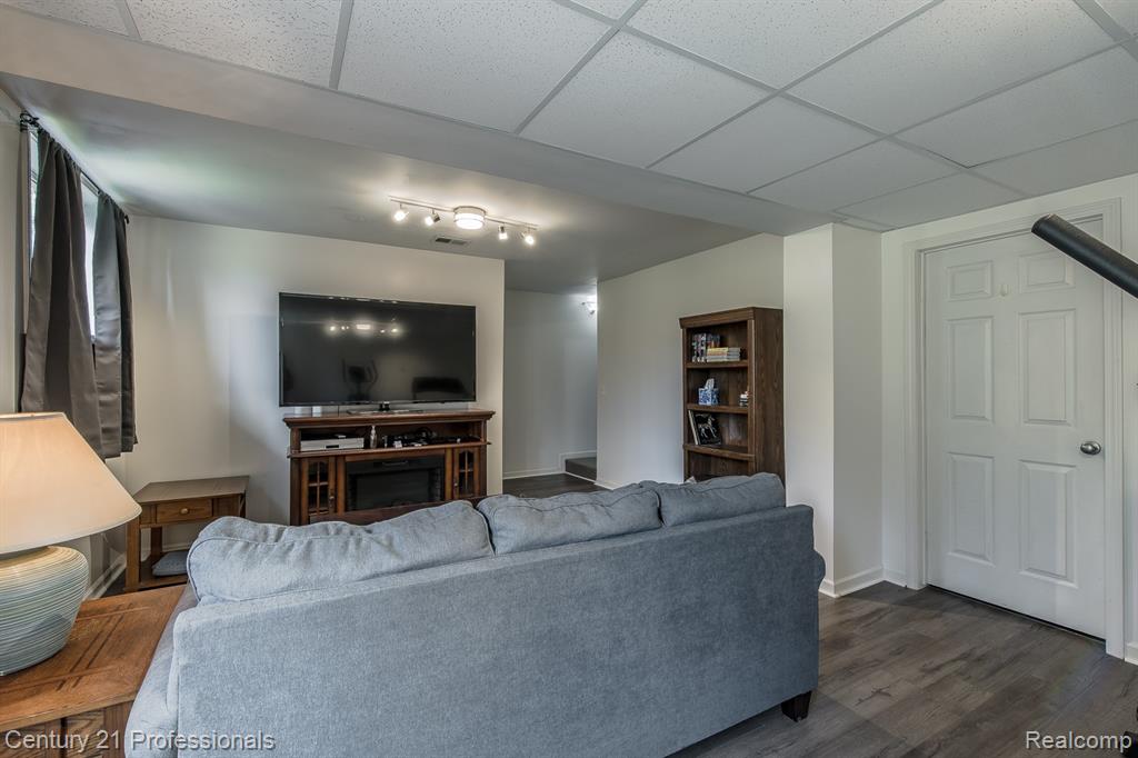 5492 E Alyssa Court, White Lake, MI 48383 — Photo 56