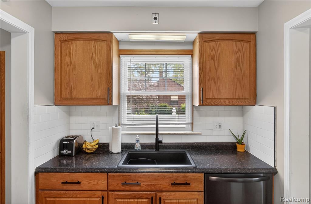 13212 Phelps Street, Southgate, MI 48195 — Photo 11