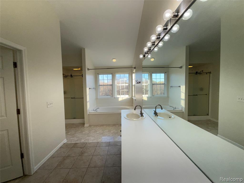 4377 Brighton Drive, Grand Blanc, MI 48439 — Photo 18