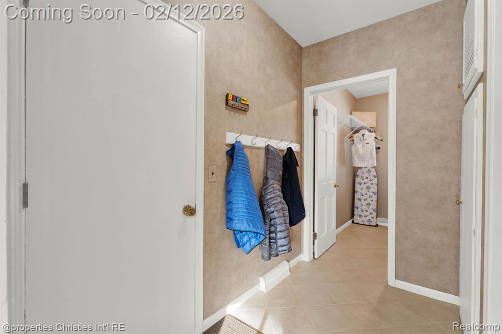 5772 Kingsmill Drive, Bloomfield Hills, MI 48301 — Photo 19