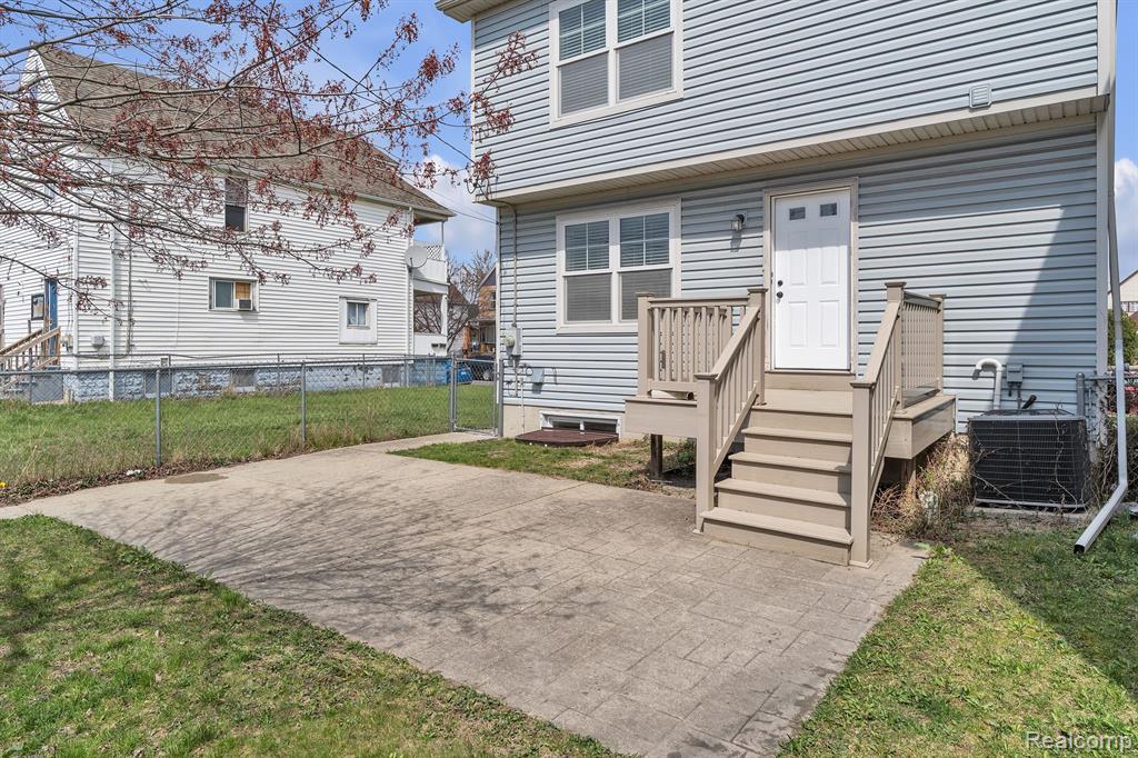 9363 MITCHELL Street, Hamtramck, MI 48212 — Photo 36