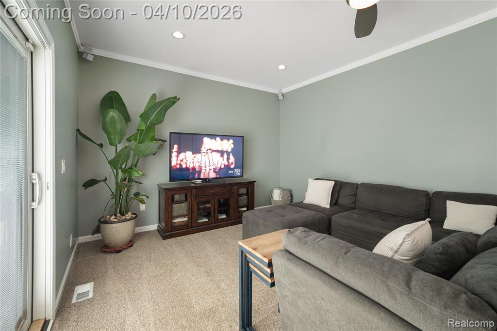 471 Hillson Drive, Waterford, MI 48327 — Photo 4