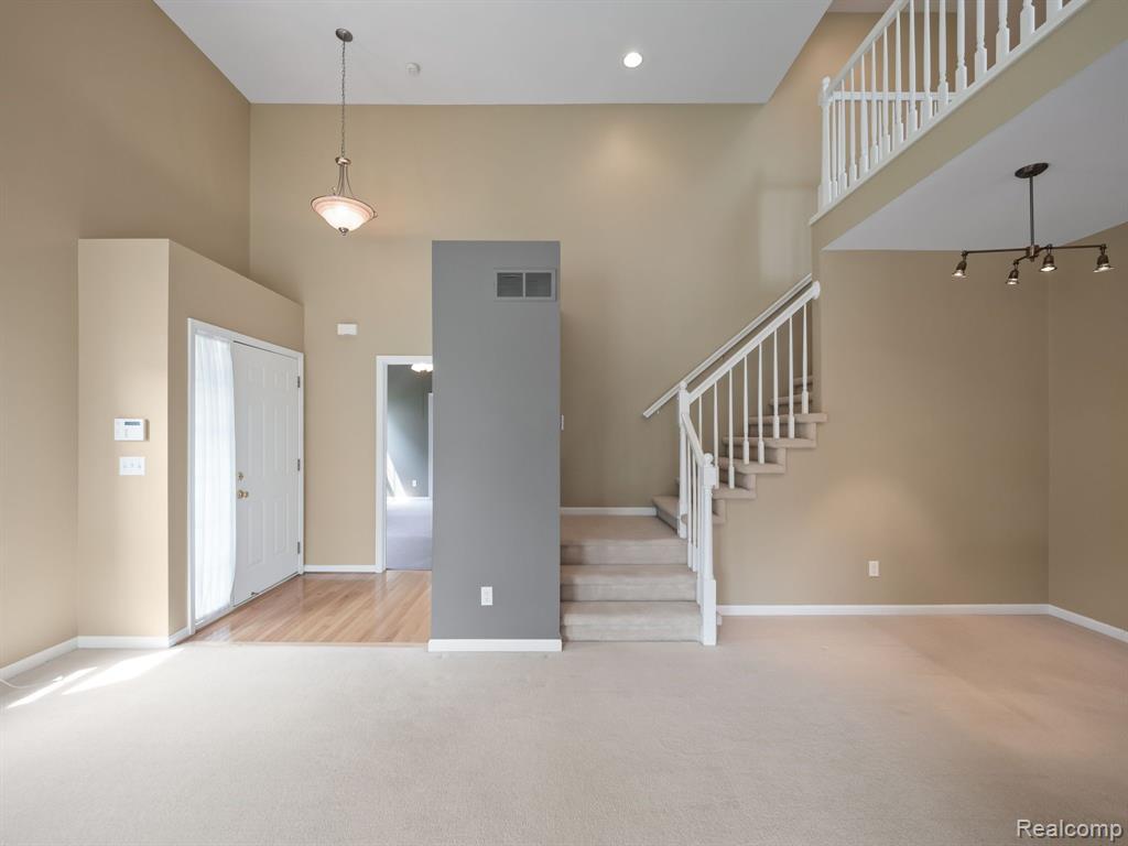 694 W BLUFF, Rochester Hills, MI 48307 — Photo 9