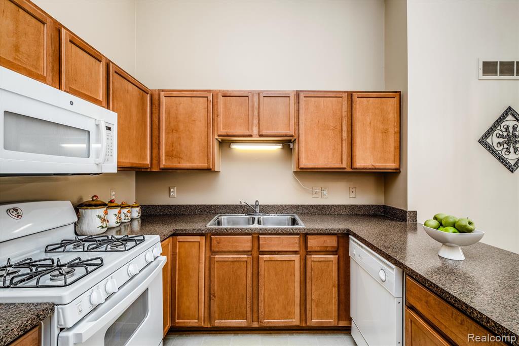 7820 CHLOE Court, Van Buren, MI 48111 — Photo 7