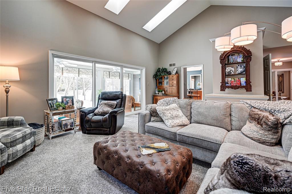 4950 Whitlow Court, Commerce Twp, MI 48382 — Photo 10