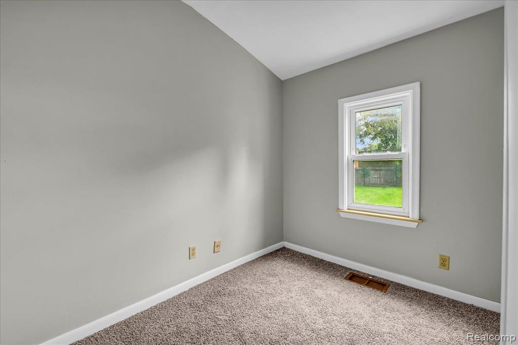 909 Maplewood Avenue, Ypsilanti, MI 48198 — Photo 11
