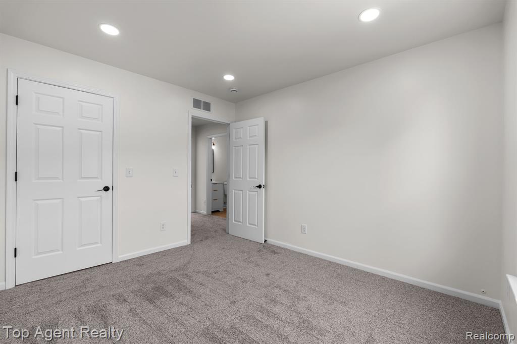 907 Deer Valley Road, Holly, MI 48442 — Photo 17