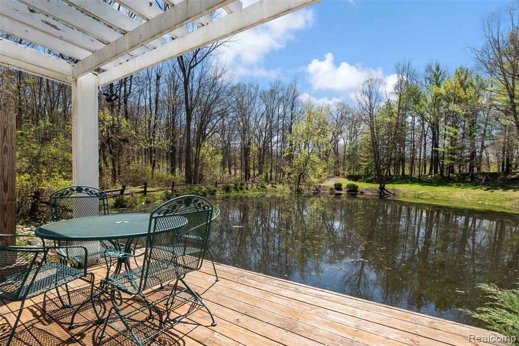 561 Valley Drive, Milford, MI 48381 — Photo 62