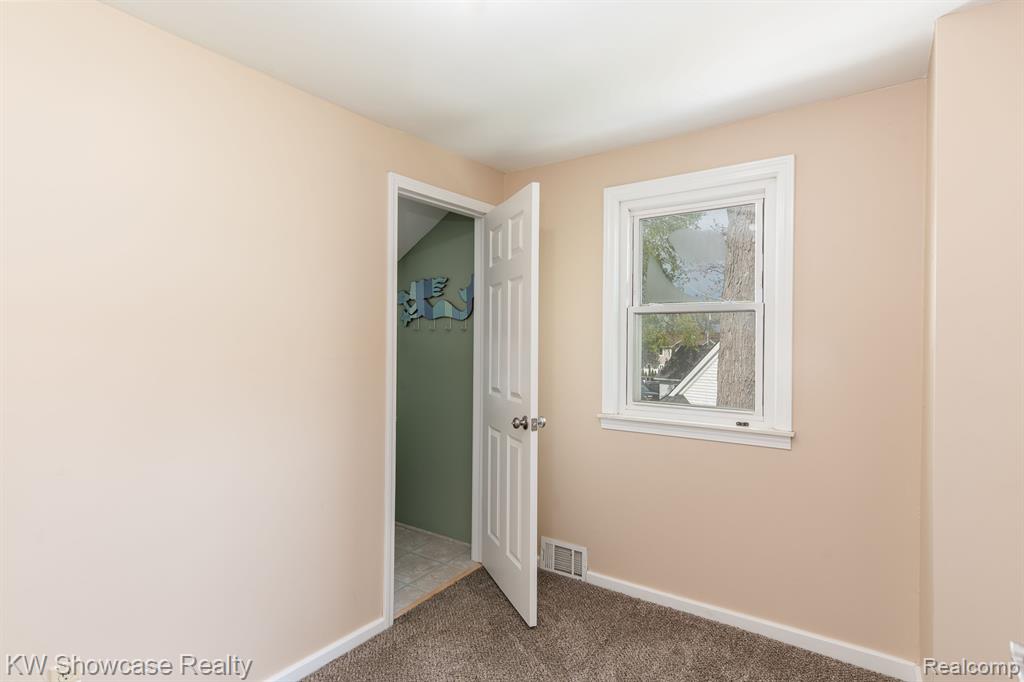 8665 Cooley Lake Road, White Lake, MI 48382 — Photo 23