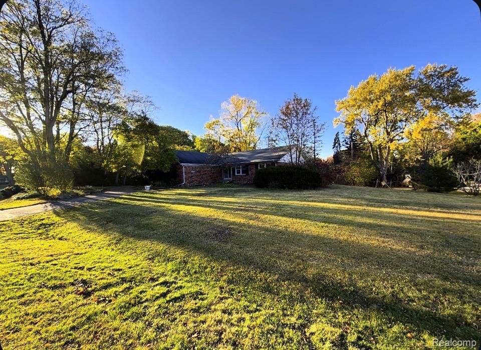 4260 E Newland Drive, West Bloomfield, MI 48323 — Photo 15