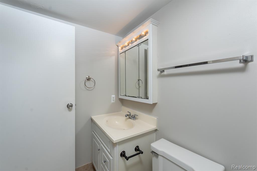 505 W Highland Road, Howell, MI 48843 — Photo 15