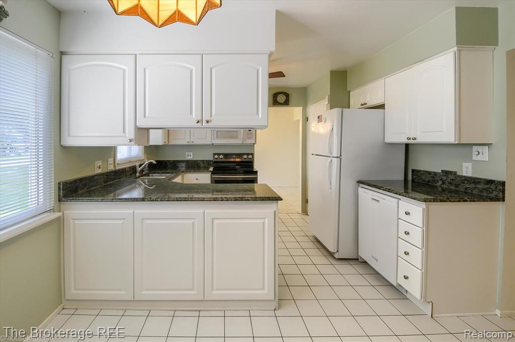 6228 Greenview Drive, Burton, MI 48509 — Photo 22
