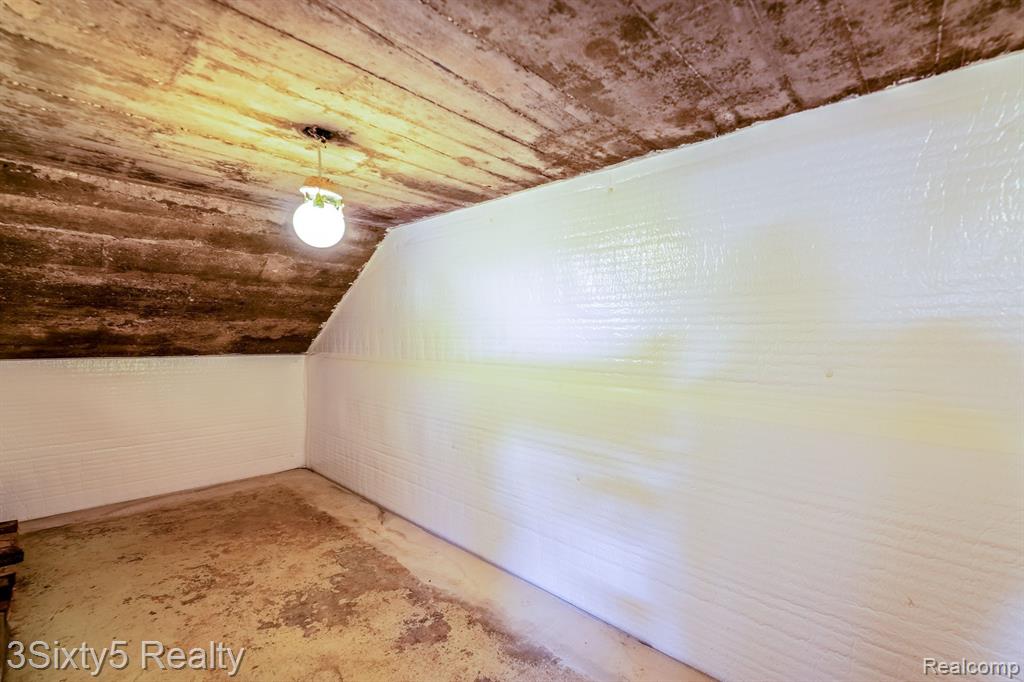 744 RIVERBANK Street, Wyandotte, MI 48192 — Photo 37