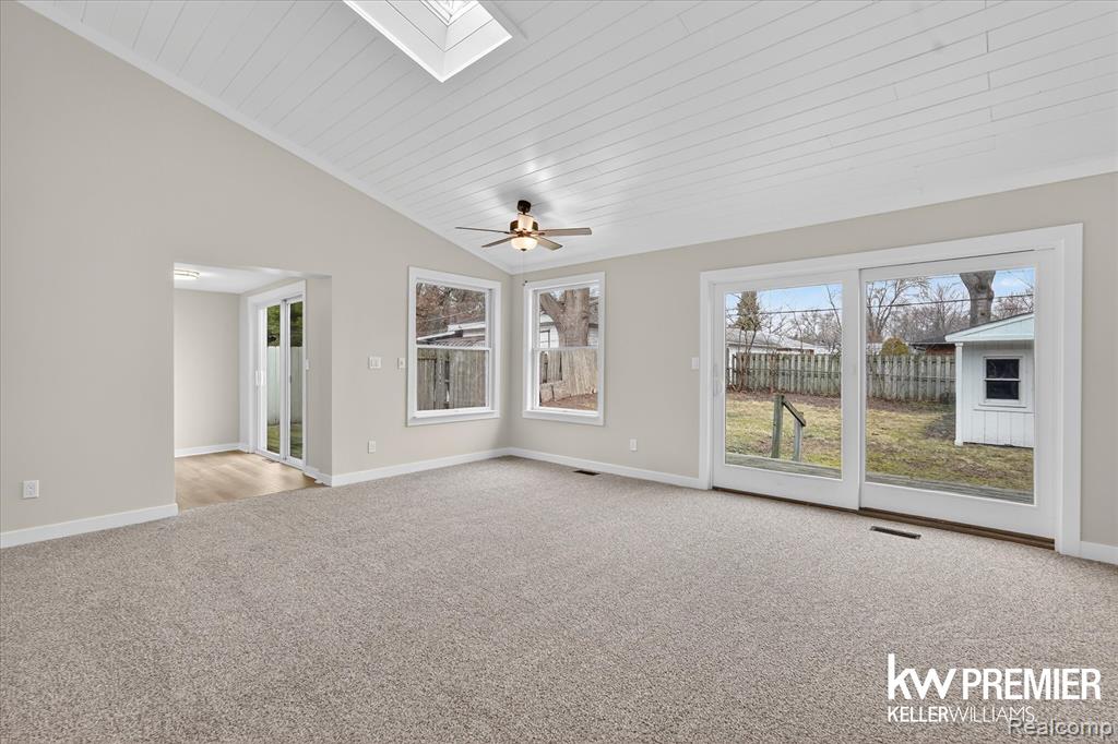 5658 Crescent Road, Waterford, MI 48327 — Photo 15