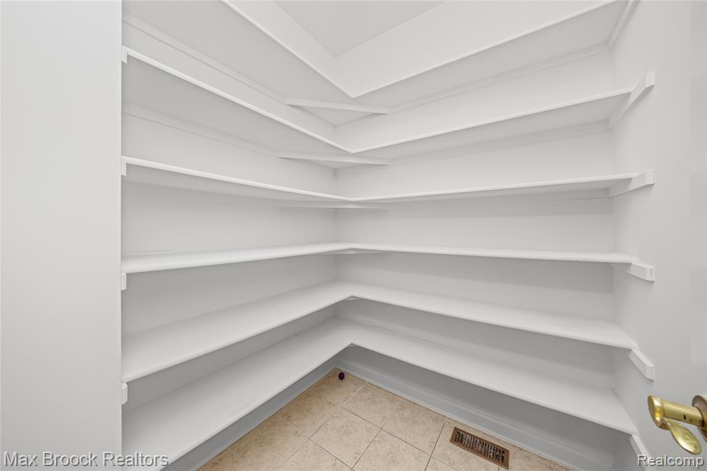 6901 Reed Court, West Bloomfield, MI — Photo 22