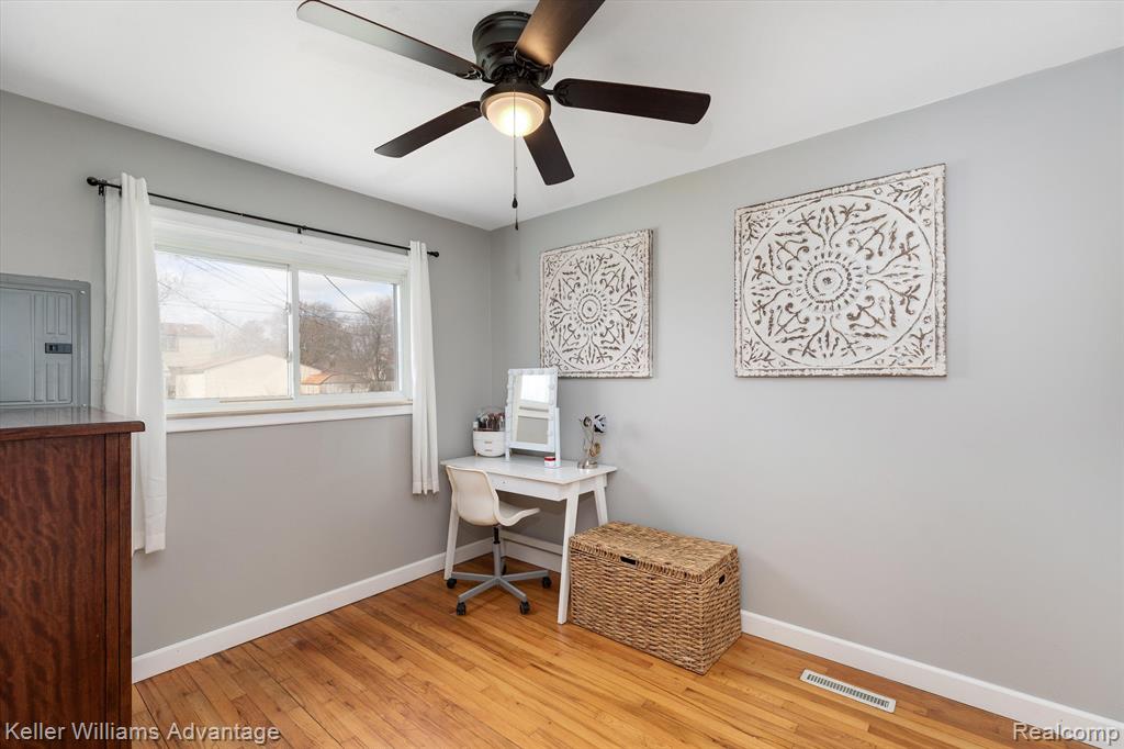 4516 EDGEWOOD Street, Dearborn Heights, MI 48125 — Photo 11