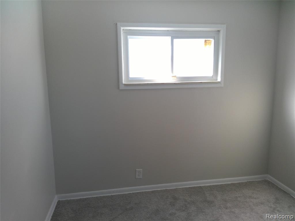 846 W Hemphill Road, Flint, MI 48507 — Photo 12